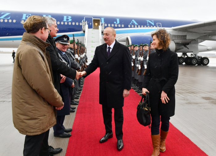  Le président Ilham Aliyev entame une visite de travail en Allemagne -  Photos