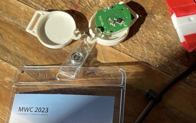 "Huawei"in başı yenə dərddə: Ziyarətçilərin bəcikinə çip qoydular "Huawei"in başı yenə dərddə: Ziyarətçilərin bəcikinə çip qoydular