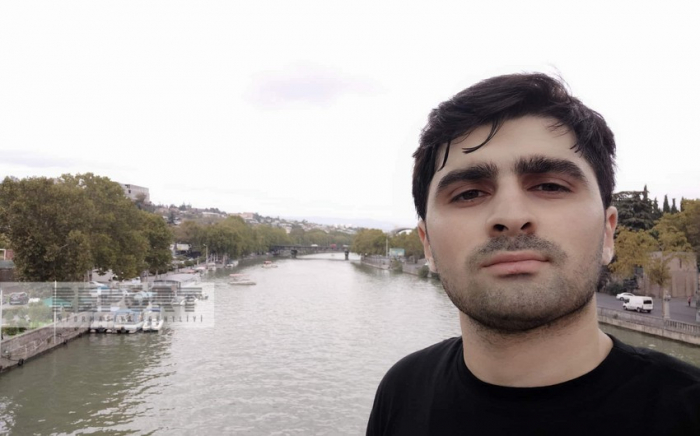    "Fəridin sevdiyi xanım milliyyətcə fars olduğu üçün o dili öyrənirdi"   