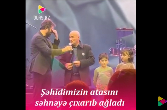 Şəhidimizin atasını səhnəyə çıxarıb ağladı - VİDEO
Şəhidimizin atasını səhnəyə çıxarıb ağladı - VİDEO