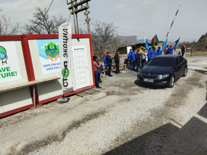 10 more vehicles of Russian peacekeepers pass unhindered through protest area