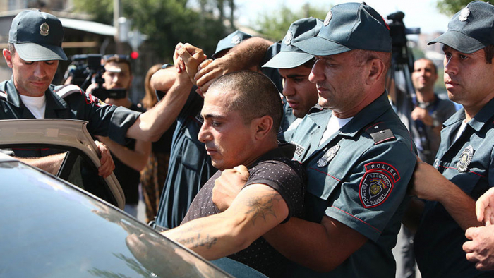  Ermənistanda polislə kənd sakinləri arasında  kütləvi dava olub  