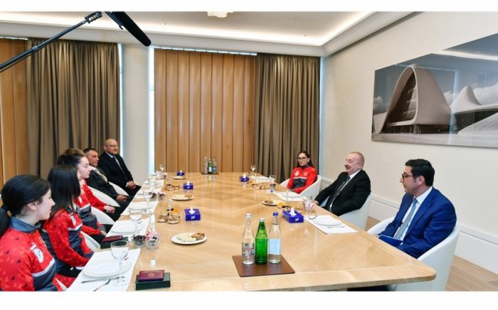    "Biz olmayan yerdə siz varsınız, siz olmayan yerdə biz varıq"   