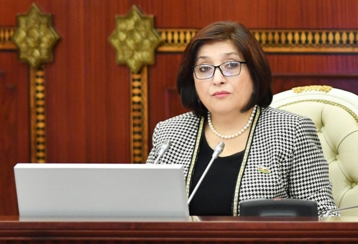    "Xalq yaxşı bilir ki, kim yaxşı müxalifətdir, kim necə müxalifətdir" -    Spiker      