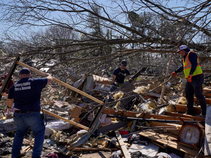 Death toll tops 20 as storm takes aim at eastern U.S.