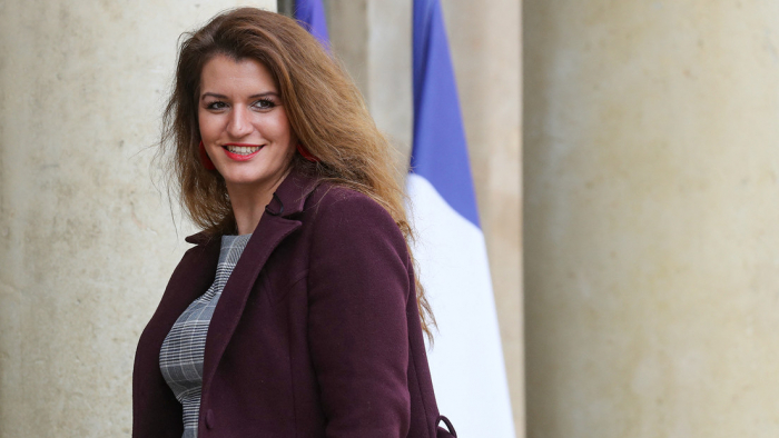 Ministra francesa posa para la portada de Playboy en medio de la crisis política