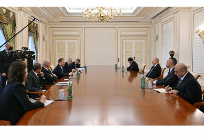   Präsident Aliyev empfängt Italiens stellvertretenden Minister für auswärtige Angelegenheiten und internationale Zusammenarbeit  