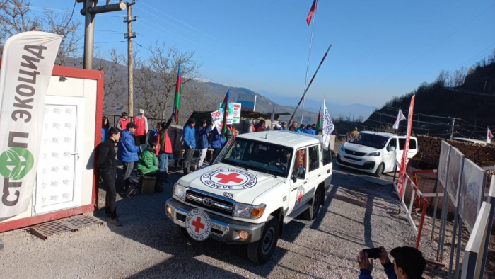 Les véhicules du CICR traversent sans encombre de Khankendi vers Latchine