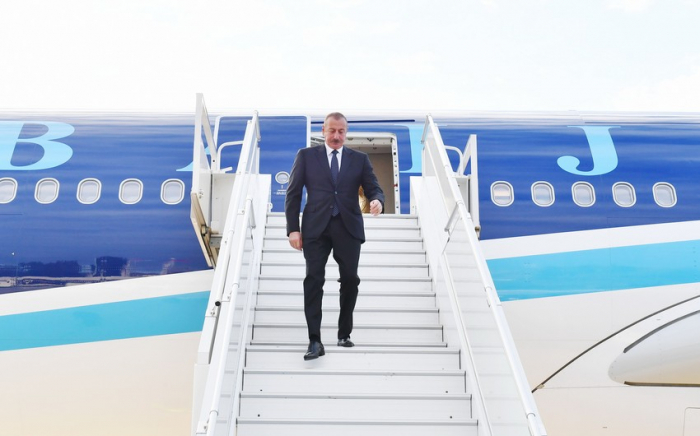   El presidente Ilham Aliyev partió rumbo a Tayikistán  