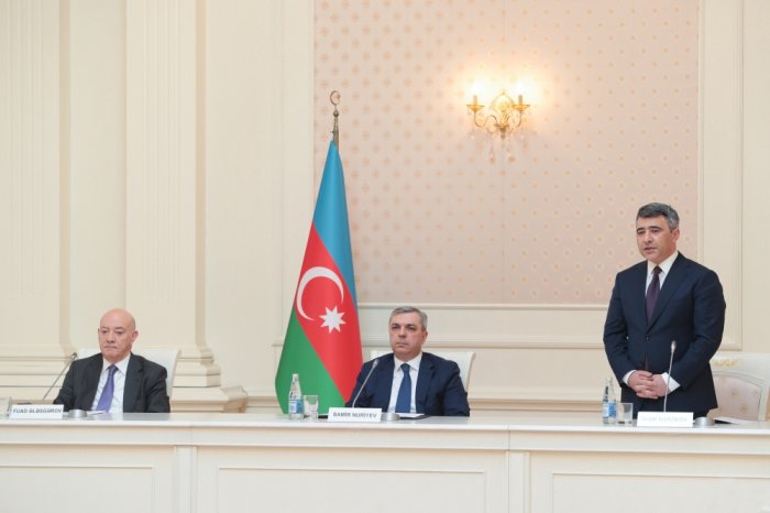    PA rəhbəri İnam Kərimovu kollektivə təqdim edib   