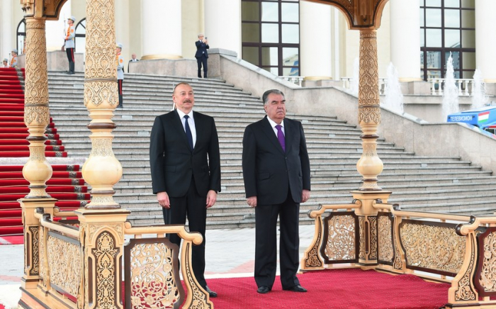     Ilham Aliyev:   „Ich freue mich sehr, in mein freundliches Bruderland Tadschikistan zurückzukehren“  