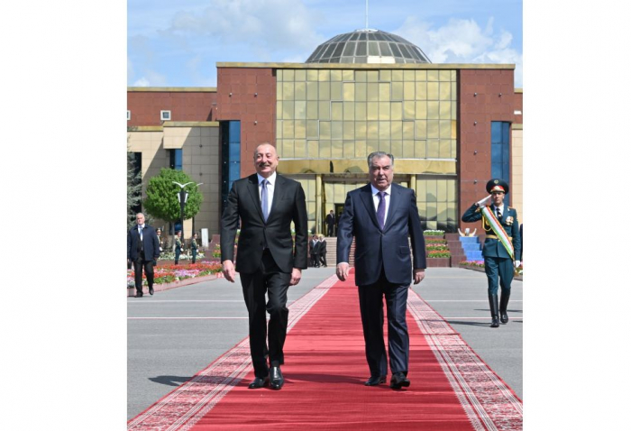   Präsident Ilham Aliyev beendete seinen Staatsbesuch in Tadschikistan  