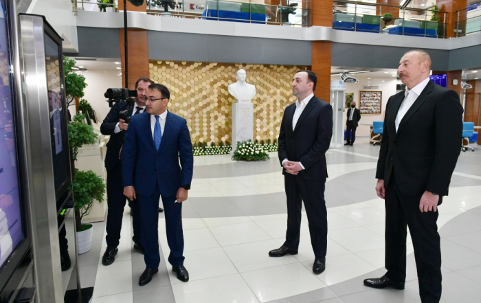  Präsident Aliyev und Premierminister Irakli Garibashvili besuchten das regionale „ASAN xidmet“-Zentrum 