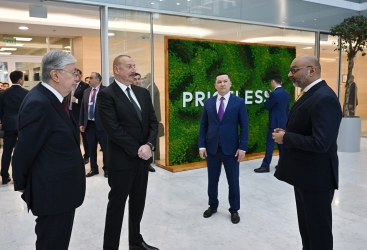  Presidentes de Azerbaiyán y Kazajistán visitan el Centro Financiero Internacional de Astaná 