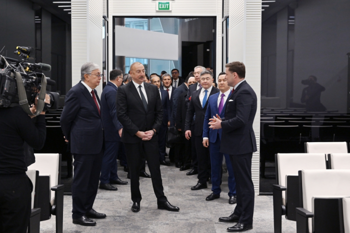   Präsidenten von Aserbaidschan und Kasachstan besuchen das Internationale Finanzzentrum von Astana  