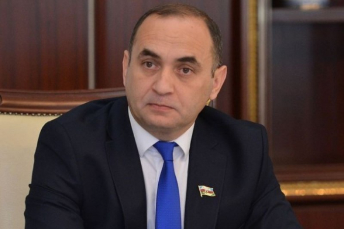    "Sosial şəbəkələrdə müzakirə getdi ki, həmin məsələni hansısa aparıcı həll edib" -    Deputat     