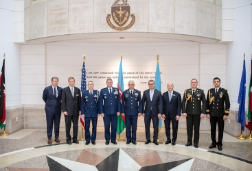 Azerbaiyán y EEUU discuten las perspectivas del desarrollo de la educación militar