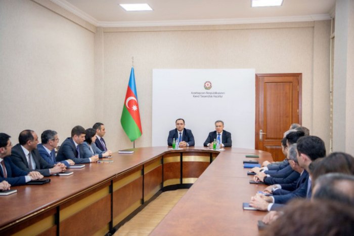    Yeni kənd təsərrüfatı naziri kollektivə təqdim olunub    