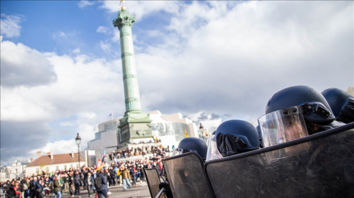   French police assault pension reform demonstrators in Rennes  