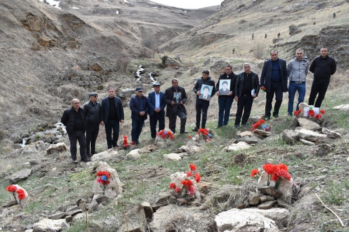      Başlıbel faciəsinin şahidi:  "Ermənilər yaxınlaşanda silahı bacımla anama tuşladım"   