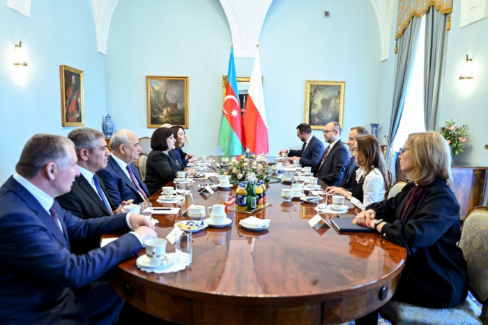  Sprecherin des aserbaidschanischen Parlaments trifft sich mit dem polnischen Präsidenten  