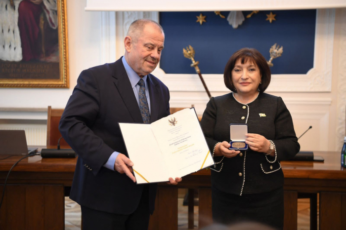 Sahibə Qafarova Varşava Universitetinin Fəxri diplomu və medalı ilə təltif olunub  
