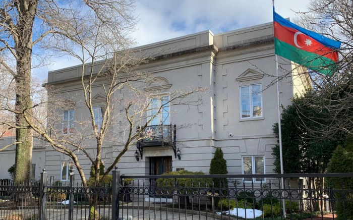   Armenians protest in front of Azerbaijan Embassy in Washington   