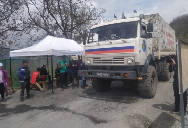   Convoy of Russian peacekeepers proceeds unhindered through protest area  