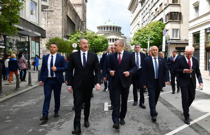 Ilham Aliyev et Rumen Radev participent à l