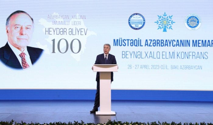 “Müstəqil Azərbaycanın memarı” adlı beynəlxalq elmi konfransın plenar iclası olub  
