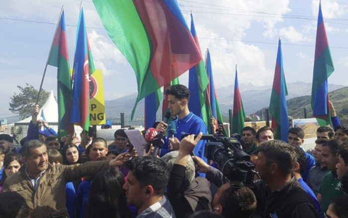 Azerbaijani eco-activists temporarily suspend their protest on Lachin-Khankendi road 