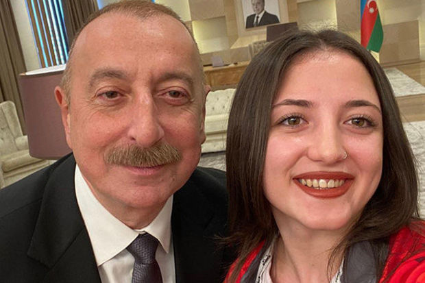    Türkiyəli atletlər İlham Əliyev və Mehriban Əliyeva ilə selfi çəkdirdilər    - FOTOLAR     
   