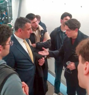   Armenian ambassador faces strong opposition of Azerbaijani students in London  