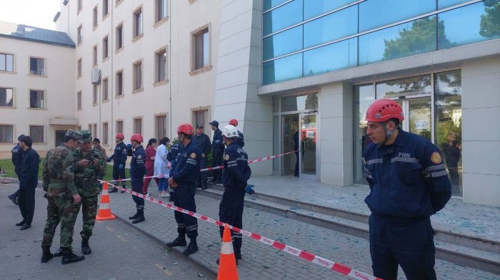    Gəncədə xəstəxanada yanğın,    bir nəfər ölüb, 40-a yaxın şəxs xəsarət alıb - YENİLƏNİB   
