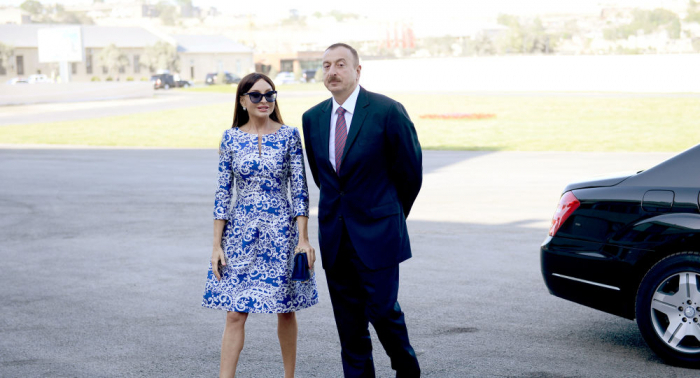   Presidente Ilham Aliyev y primera dama Mehriban Aliyeva llegan al distrito de Neftchala  