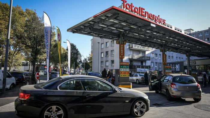 France: TotalEnergies élargit «momentanément» le blocage des prix à 1,99 euro par litre maximum