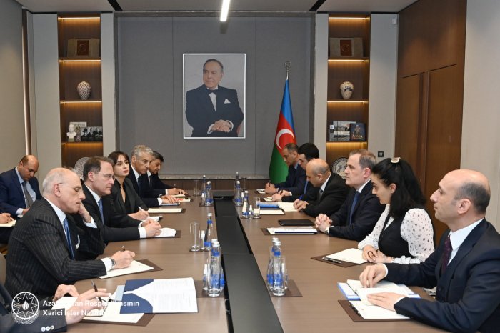 Ceyhun Bayramov italiyalı diplomatla görüşdü