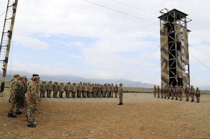    Generallar Komando Dağ Təlim Mərkəzində   