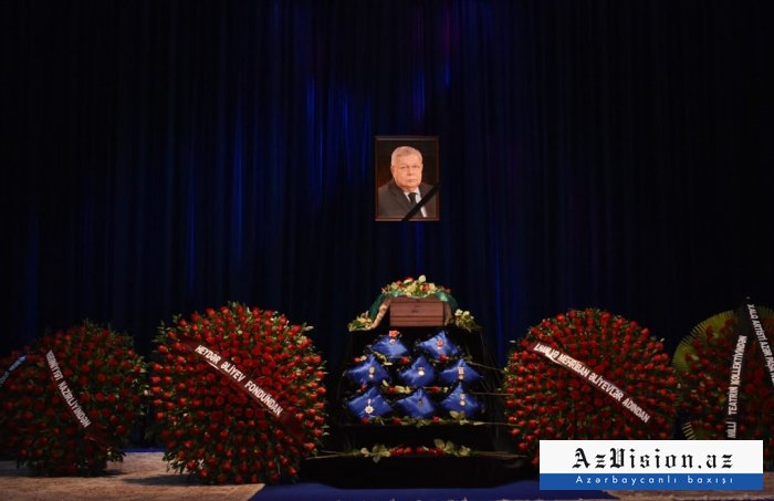    Prezident və xanımı Azərpaşa Nemətovun vida mərasiminə əklil göndərib   