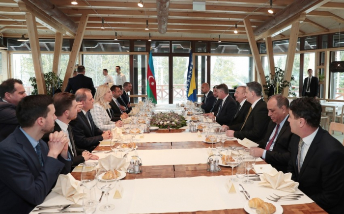  Zu Ehren von Präsident Ilham Aliyev fand in Sarajevo ein offizielles Abendessen statt 