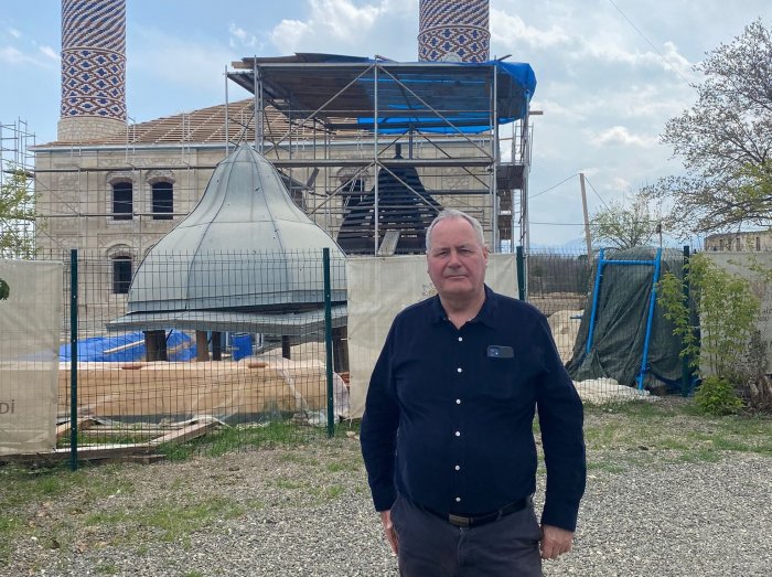      Bob Bləkmən:    "Ermənilər Ağdam məscidini donuz saxlamaq üçün istifadə ediblər"   