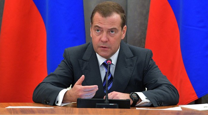      Medvedev:    "Rusiya bütün NATO qüvvələri ilə üz-üzədir"   