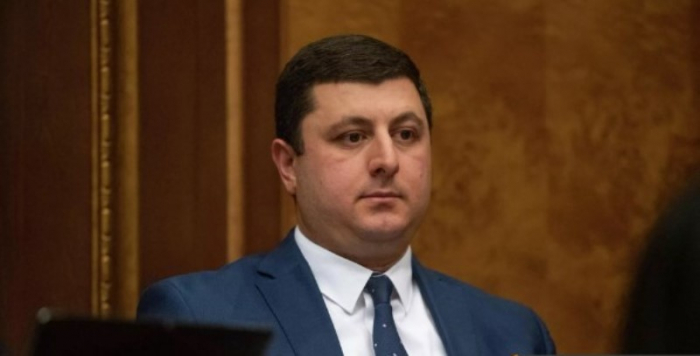   "Azərbaycan on kilometrlik xətt boyu mövqelərini möhkəmləndirir" -    Erməni deputat       