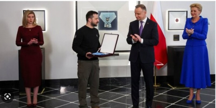    Duda Zelenskiyə “Ağ Qartal” verdi -    FOTO      