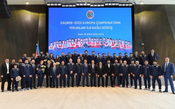    Mikayıl Cabbarov Prezidentin təbriklərini güləşçilərə çatdırıb   