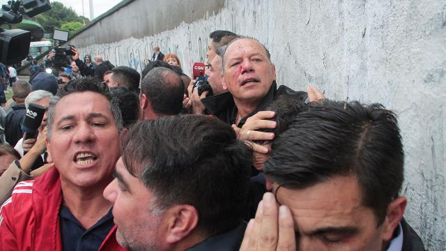    Argentinada etirazçılar təhlükəsizlik nazirini döydülər    