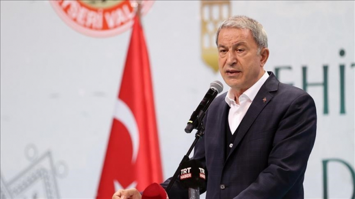 Hulusi Akar affirme la neutralisation de 12 terroristes de l