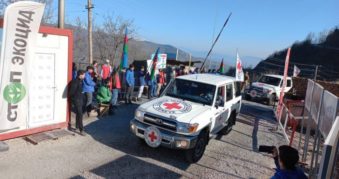 Lachin-Khankendi road: ICRC vehicles pass unhindered through protest area