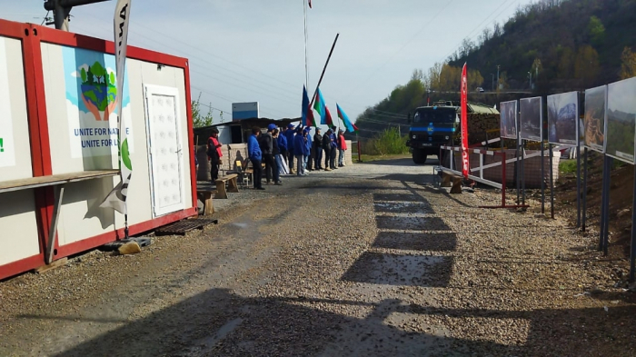 Carretera Lachin-Khankandi: los vehículos de las fuerzas de paz rusas transitan libremente por la zona