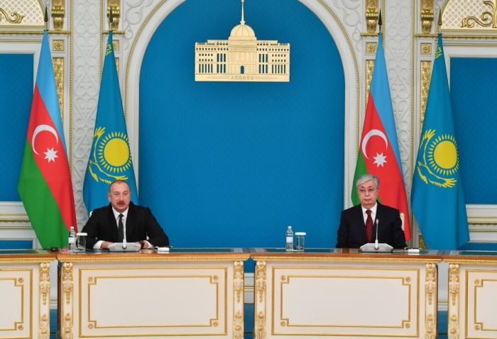 Se reúnen los ministros de Defensa de Azerbaiyán y Kazajistán